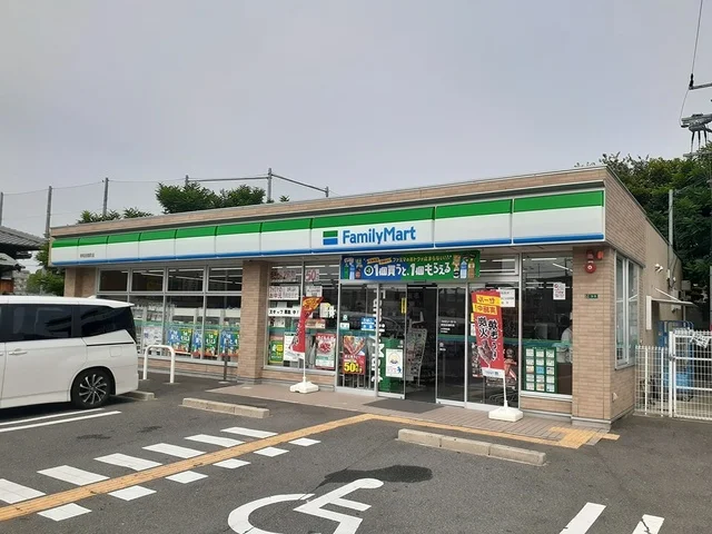 ファミリーマート様まで619m