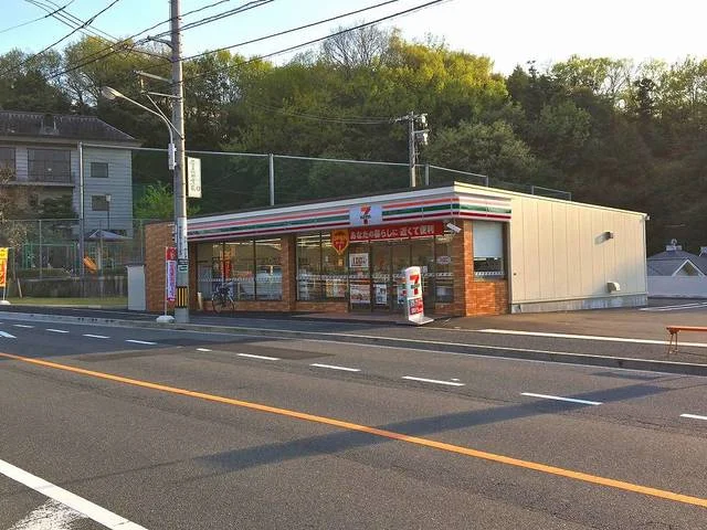 セブンイレブン戸坂大上1丁目店まで1000m