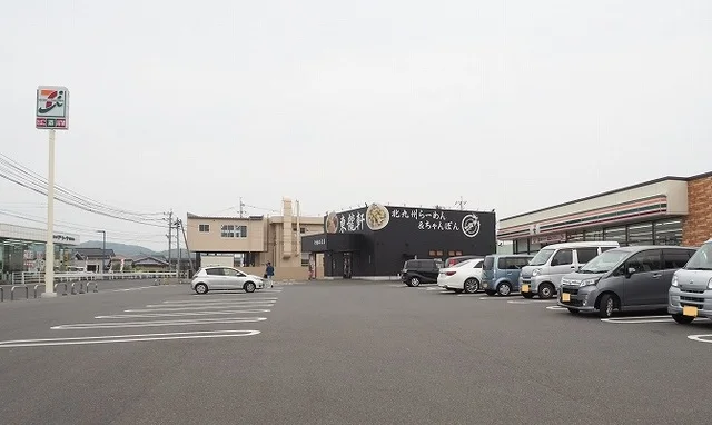 セブンイレブンまで700m