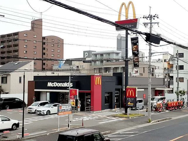 マクドナルド２号線大久保店まで40m