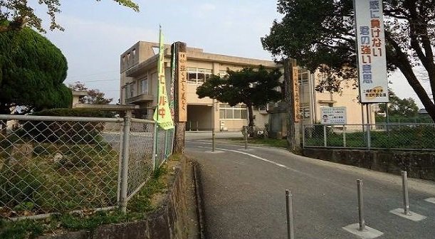 上峰小学校まで710m