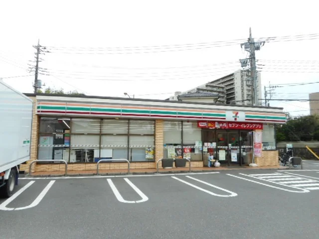 セブンイレブンまで750m