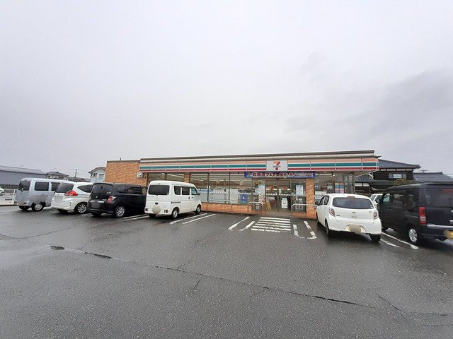 セブンイレブン鯵潟店まで240m