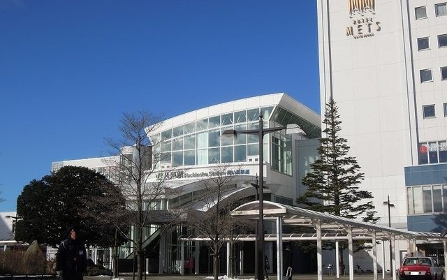 八戸駅まで1100m
