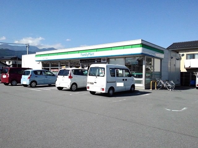ファミリーマート小笠原店まで1000m