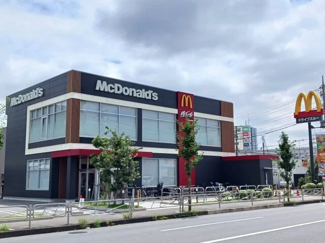 マクドナルドまで550m