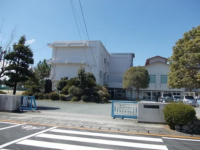 豊岡中学校まで1100m