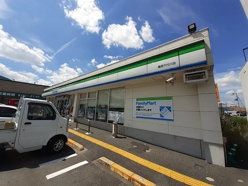 ファミリーマート 亀岡千代川店まで300m
