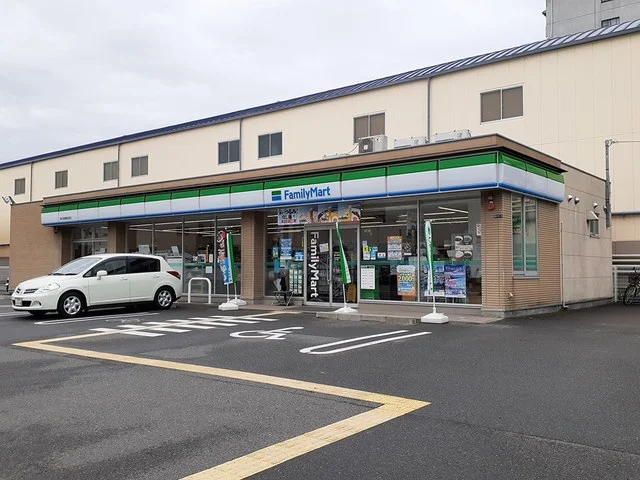 ファミリーマート様まで253m