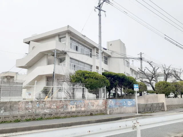 粕屋町立粕屋西小学校まで400m