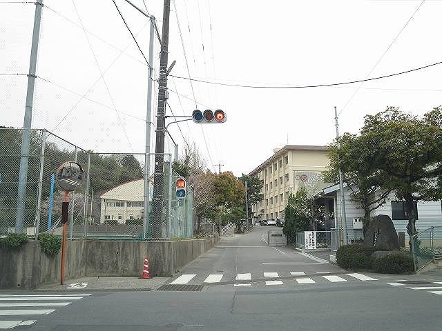 滝尾小学校まで500m
