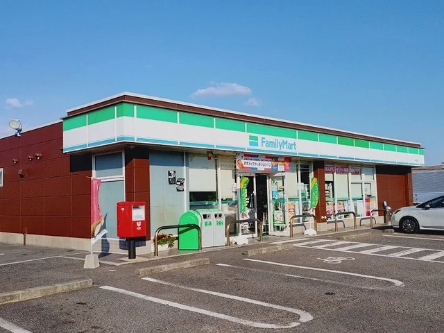 ファミリーマート 中津北店まで650m
