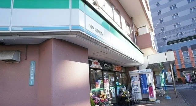 ファミリーマートまで140m