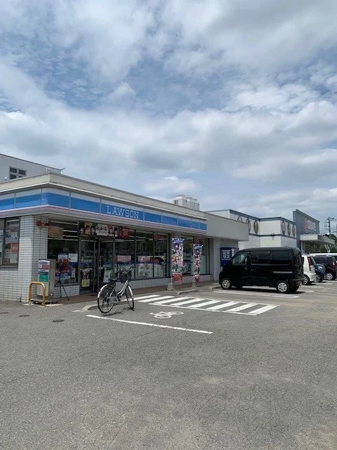 ローソン福生南田園三丁目店まで200m