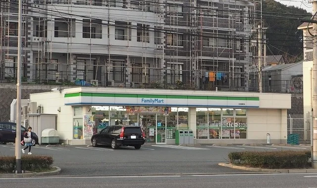 ファミリーマートまで1000m
