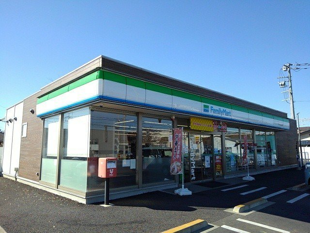 ファミリーマート足崎店まで557m