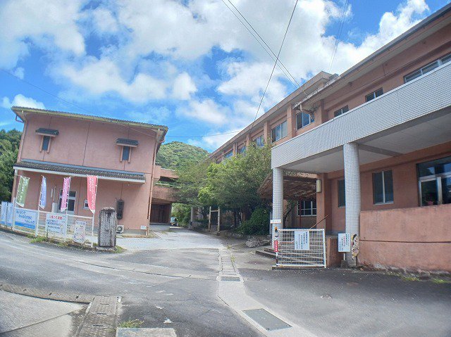 千怒小学校まで880m