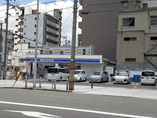 LAWSON桜川二丁目南店まで350m