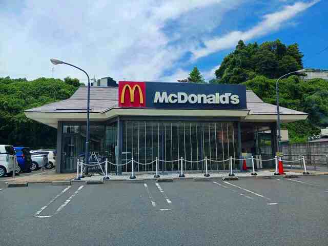 マクドナルドまで180m
