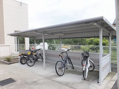 屋根付き駐輪場あり