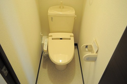 温水洗浄便座付きトイレ