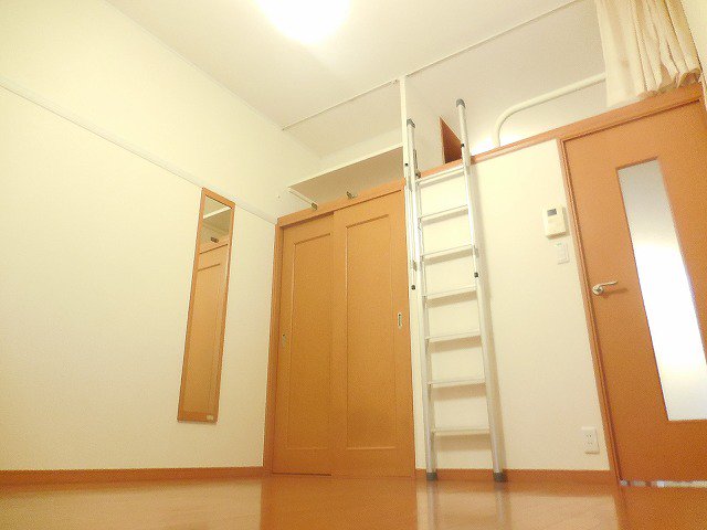 1Fの床面は、フローリングで御座います。