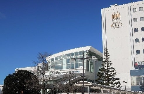 八戸駅まで2100m