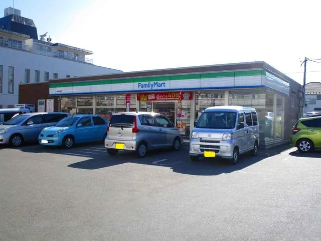 ファミリーマートまで600m