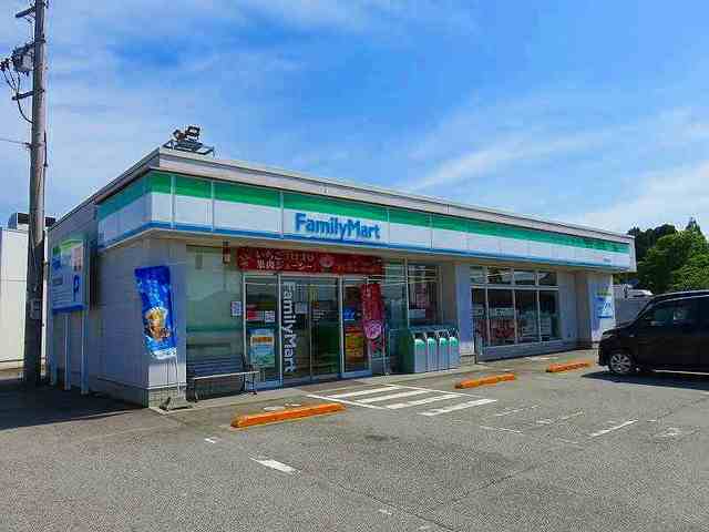 ファミリーマート砺波新富町店まで950m
