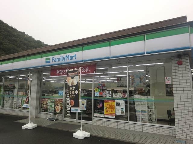 ファミリーマート芥見五丁目店まで1300m