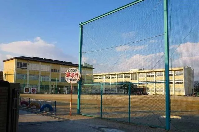 大矢知興譲小学校まで1600m