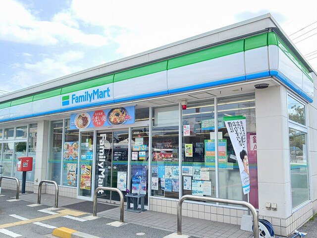 ファミリーマートまで1100m