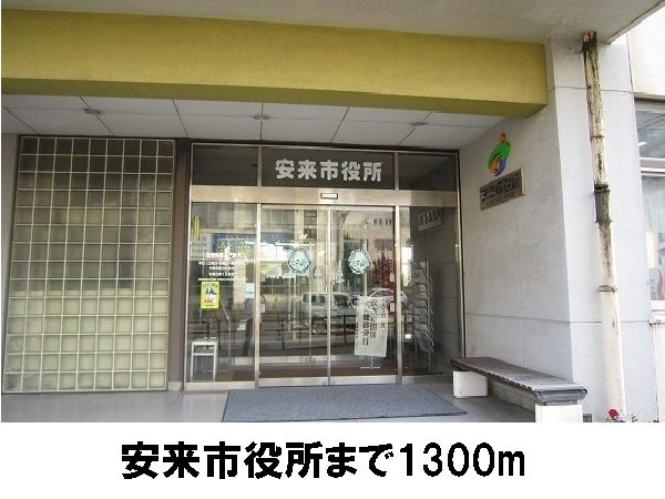 市役所まで1300m