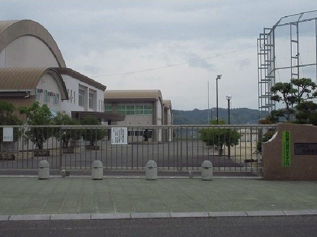 有明中学校まで1300m