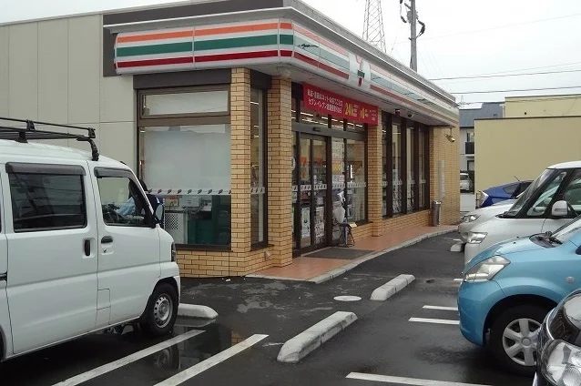 セブンイレブンまで700m