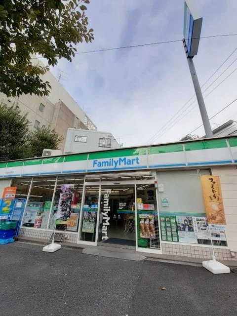 ファミリーマート 世田谷新町店まで40m