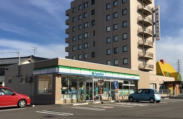 ファミリーマートまで500m