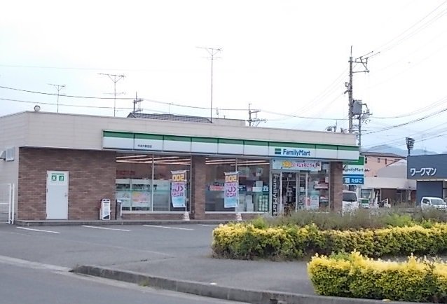 ファミリーマート大新田店まで950m