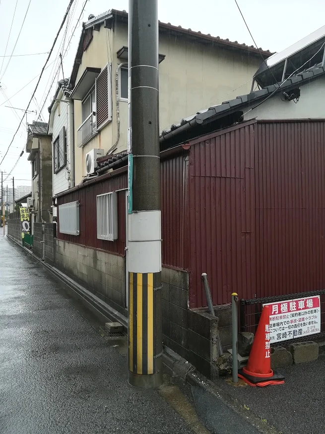３軒となりに月極駐車場