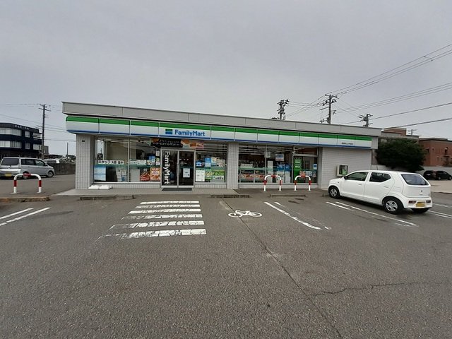 ファミリーマート県立大学前店まで1000m