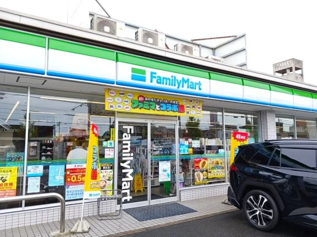 ファミリーマートまで660m