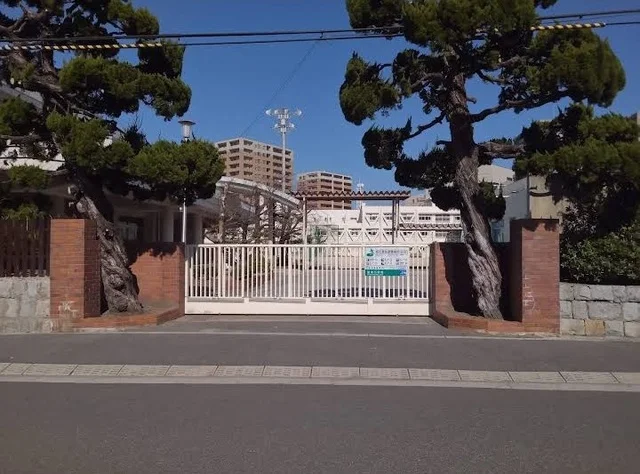 皆実小学校まで700m
