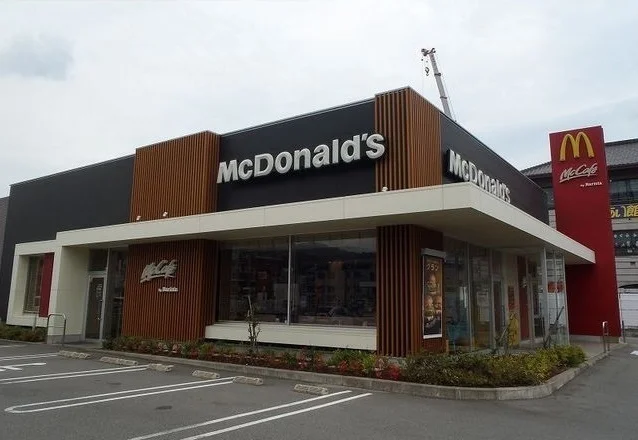 マクドナルドまで450m