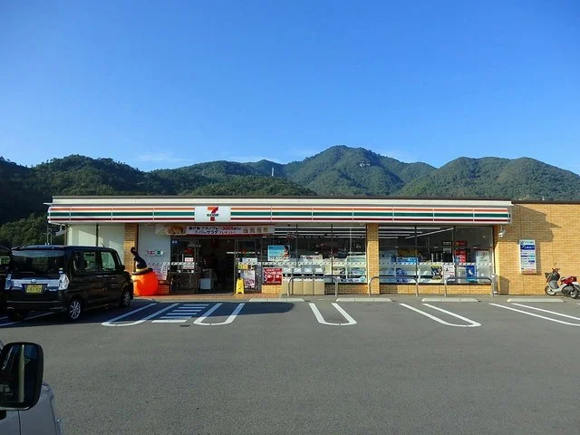 セブンイレブンまで550m