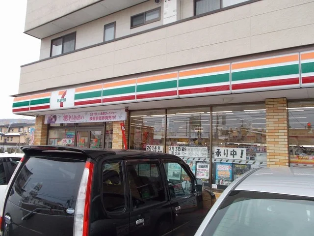 セブンイレブン新井学校町店まで300m