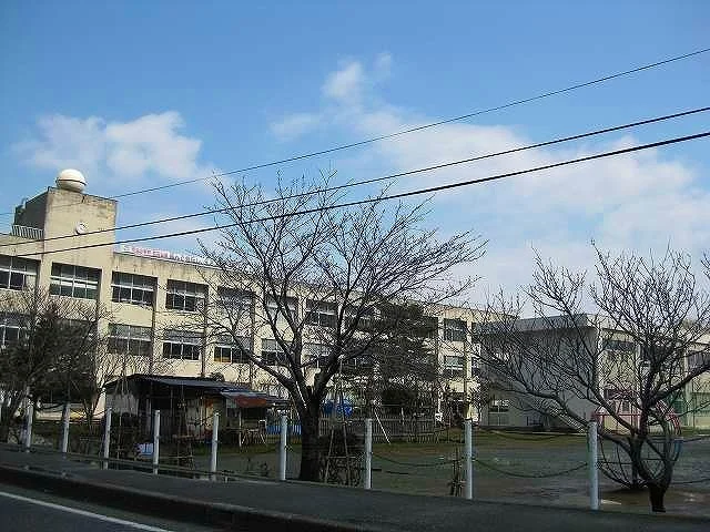 高志小学校まで1100m