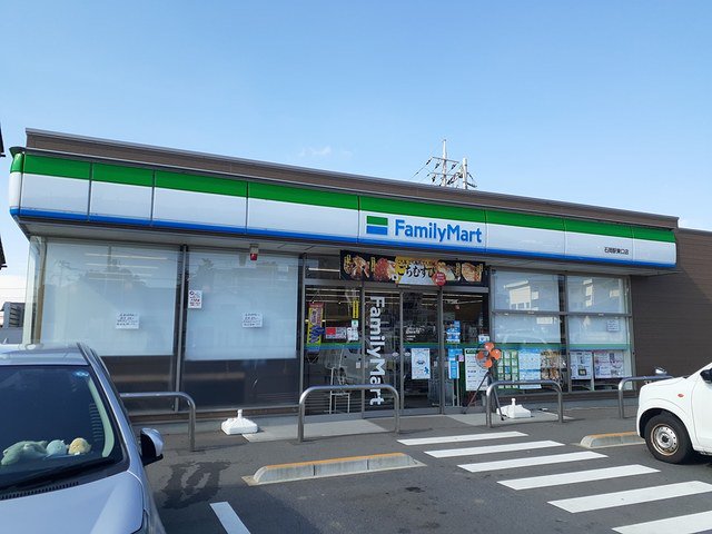 ファミリーマート石岡駅東口店まで662m