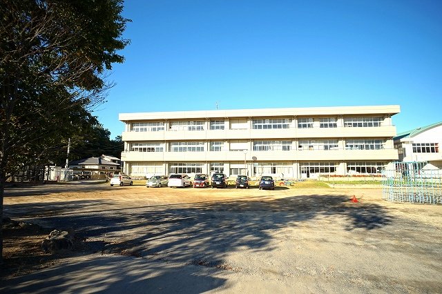 三重小学校まで750m