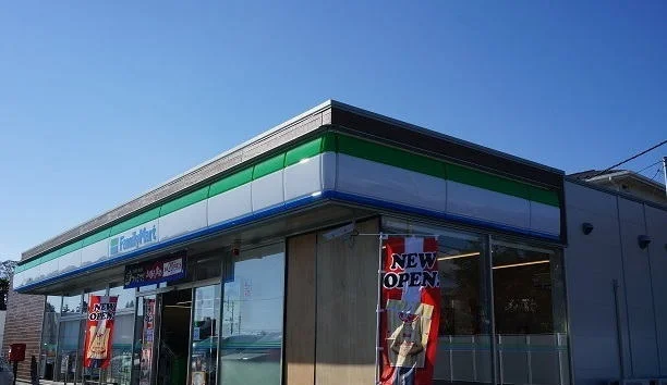 ファミリーマート御殿場北久原店まで300m