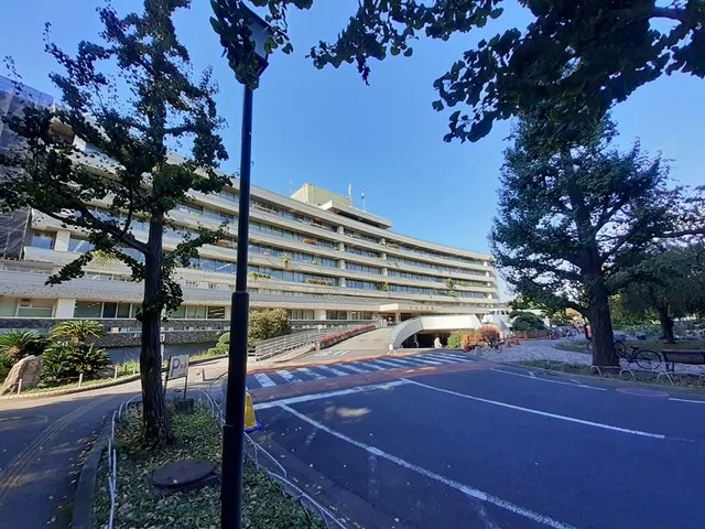 荒川区役所まで262m
